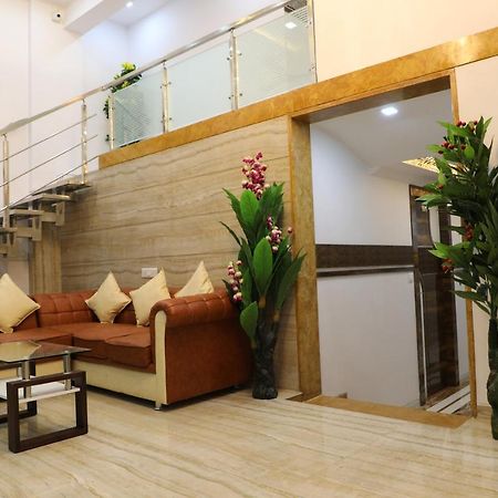 Hotel Pearl Нави Мумбай Екстериор снимка