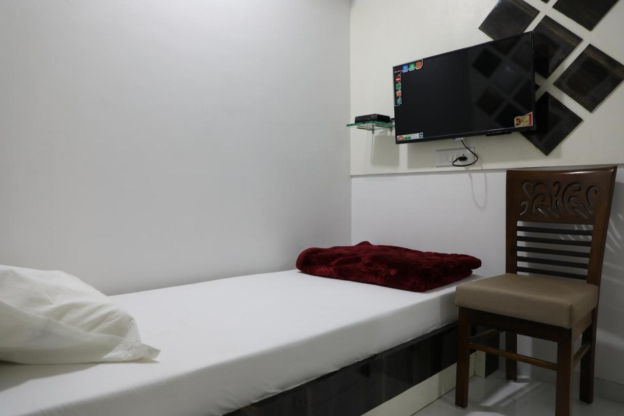 Hotel Pearl Нави Мумбай Екстериор снимка