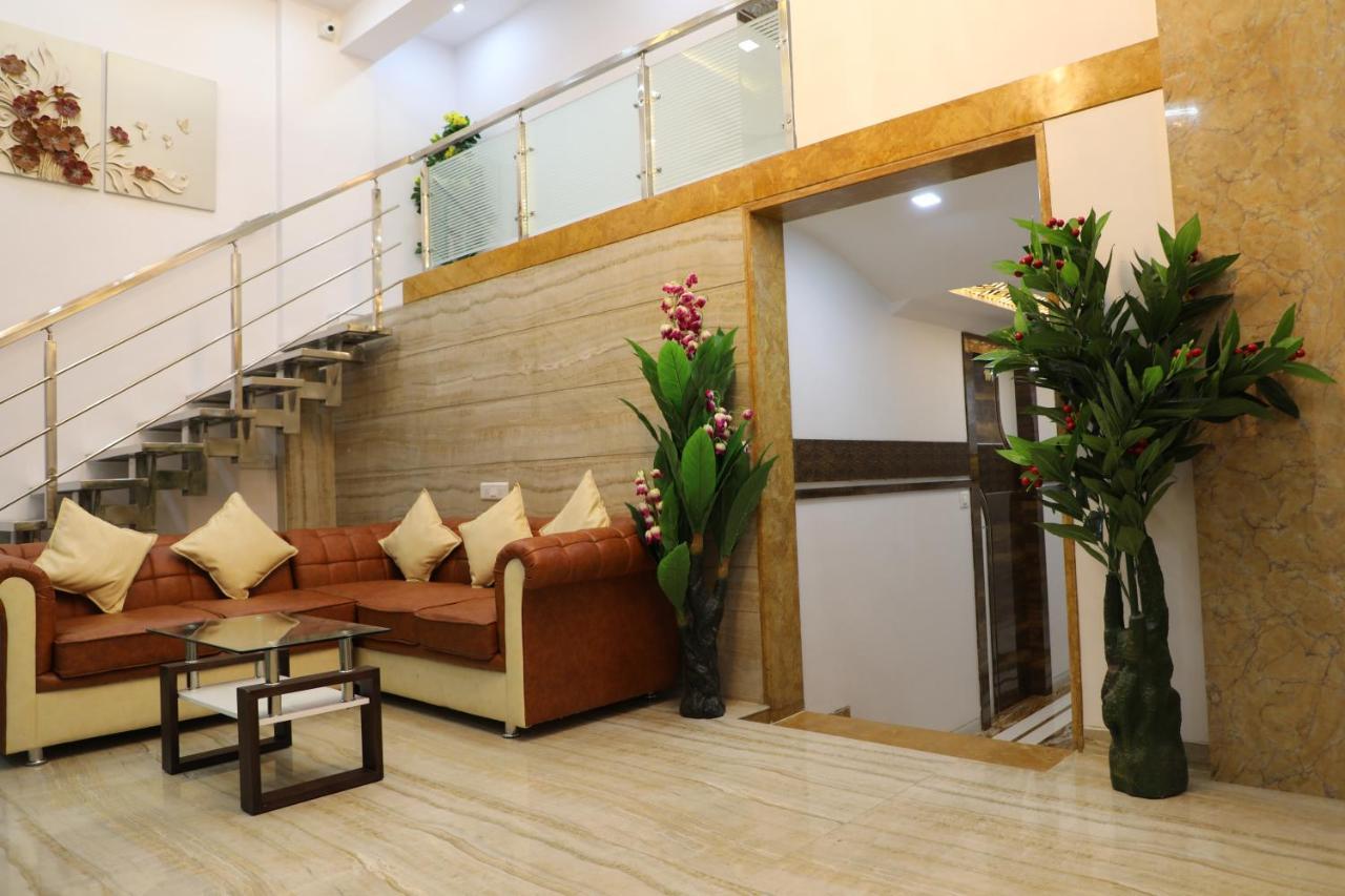 Hotel Pearl Нави Мумбай Екстериор снимка