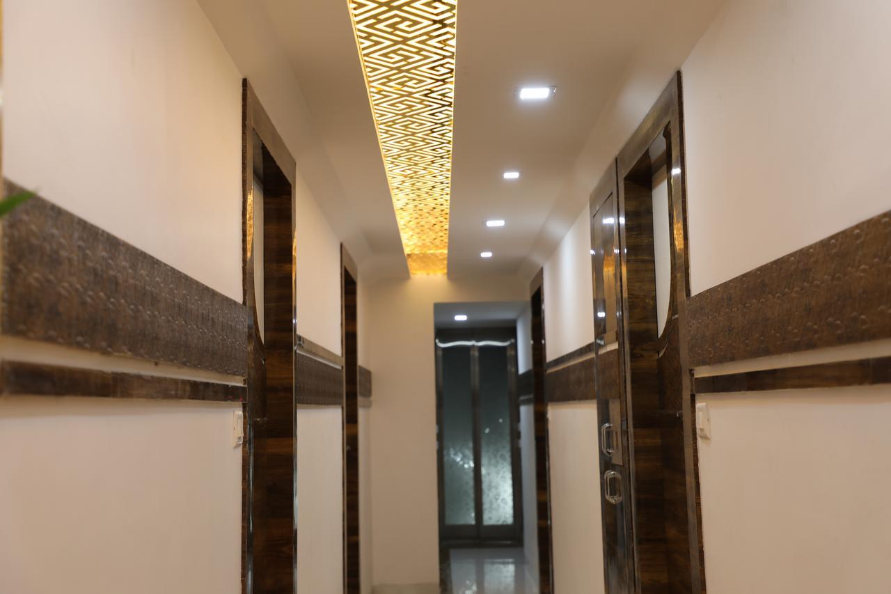 Hotel Pearl Нави Мумбай Екстериор снимка