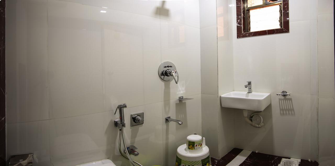 Hotel Pearl Нави Мумбай Екстериор снимка