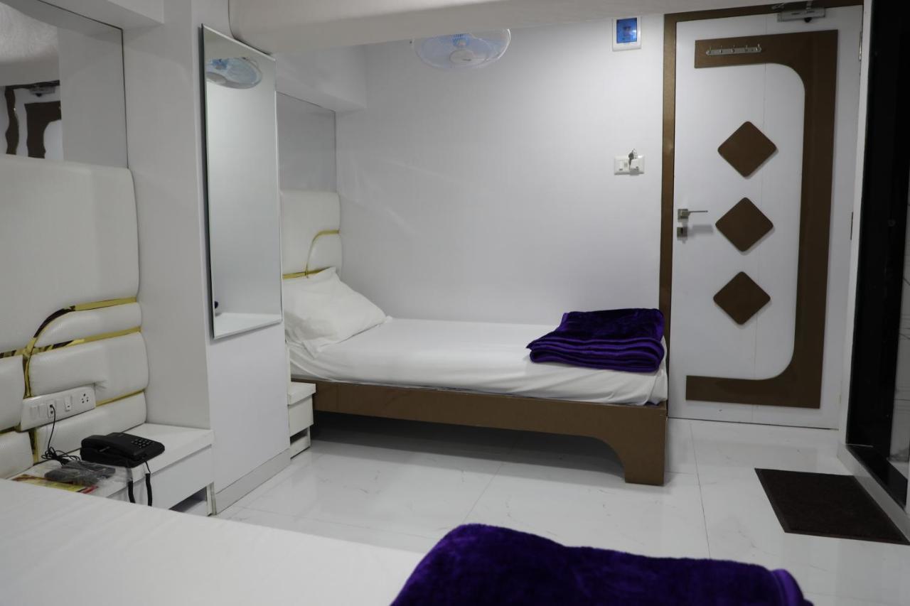 Hotel Pearl Нави Мумбай Екстериор снимка