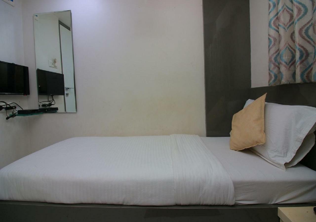 Hotel Pearl Нави Мумбай Екстериор снимка