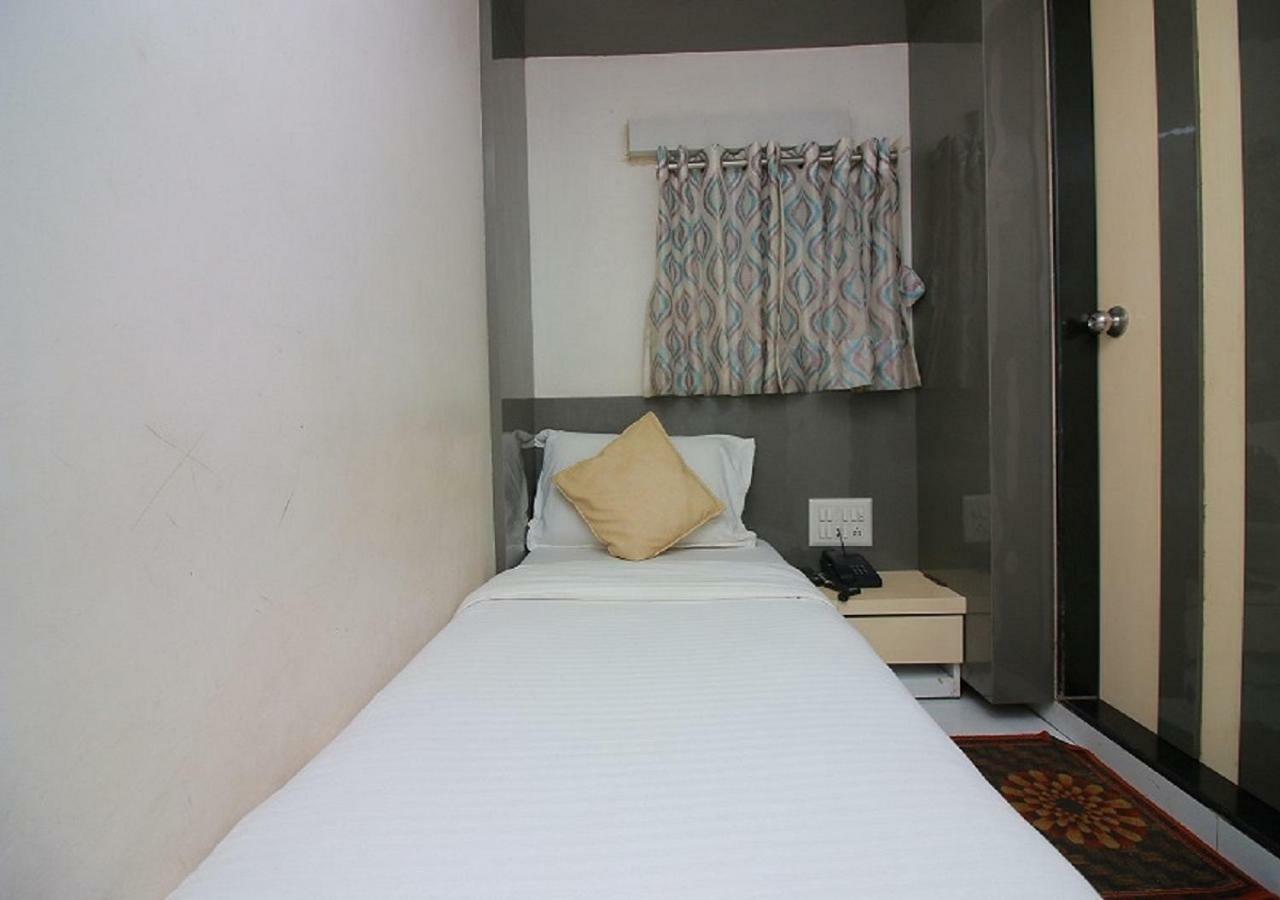 Hotel Pearl Нави Мумбай Екстериор снимка